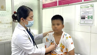 Số ca nghi ngộ độc tại Trường tiểu học Bình Quới Tây tiếp tục tăng