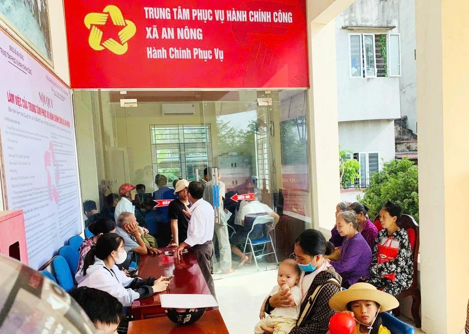 Sổ đỏ lên VNeID: Người dân bớt giấy tờ, giảm kê khai thủ tục hành chính Sổ đỏ lên VNeID: Người dân bớt giấy tờ, giảm kê khai thủ tục hành chính