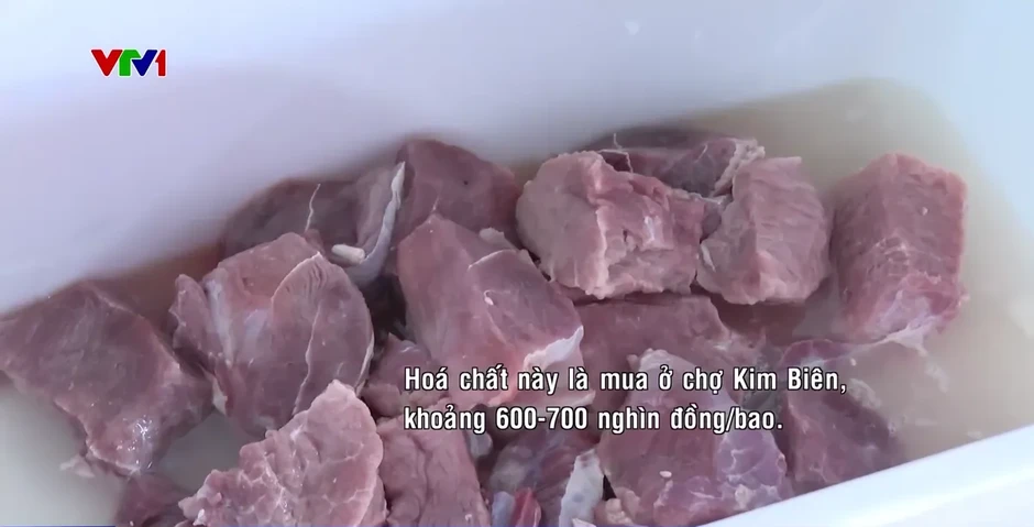 Sốc với thủ đoạn "phù phép" thịt lợn nái thành thịt bò bằng hóa chất độc hại Sốc với thủ đoạn "phù phép" thịt lợn nái thành thịt bò bằng hóa chất độc hại