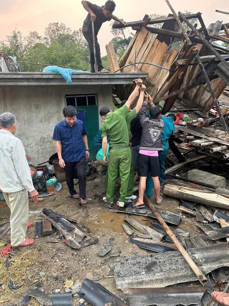 Sơn La khẩn trương hỗ trợ người dân khắc phục hậu quả do dông lốc Sơn La khẩn trương hỗ trợ người dân khắc phục hậu quả do dông lốc