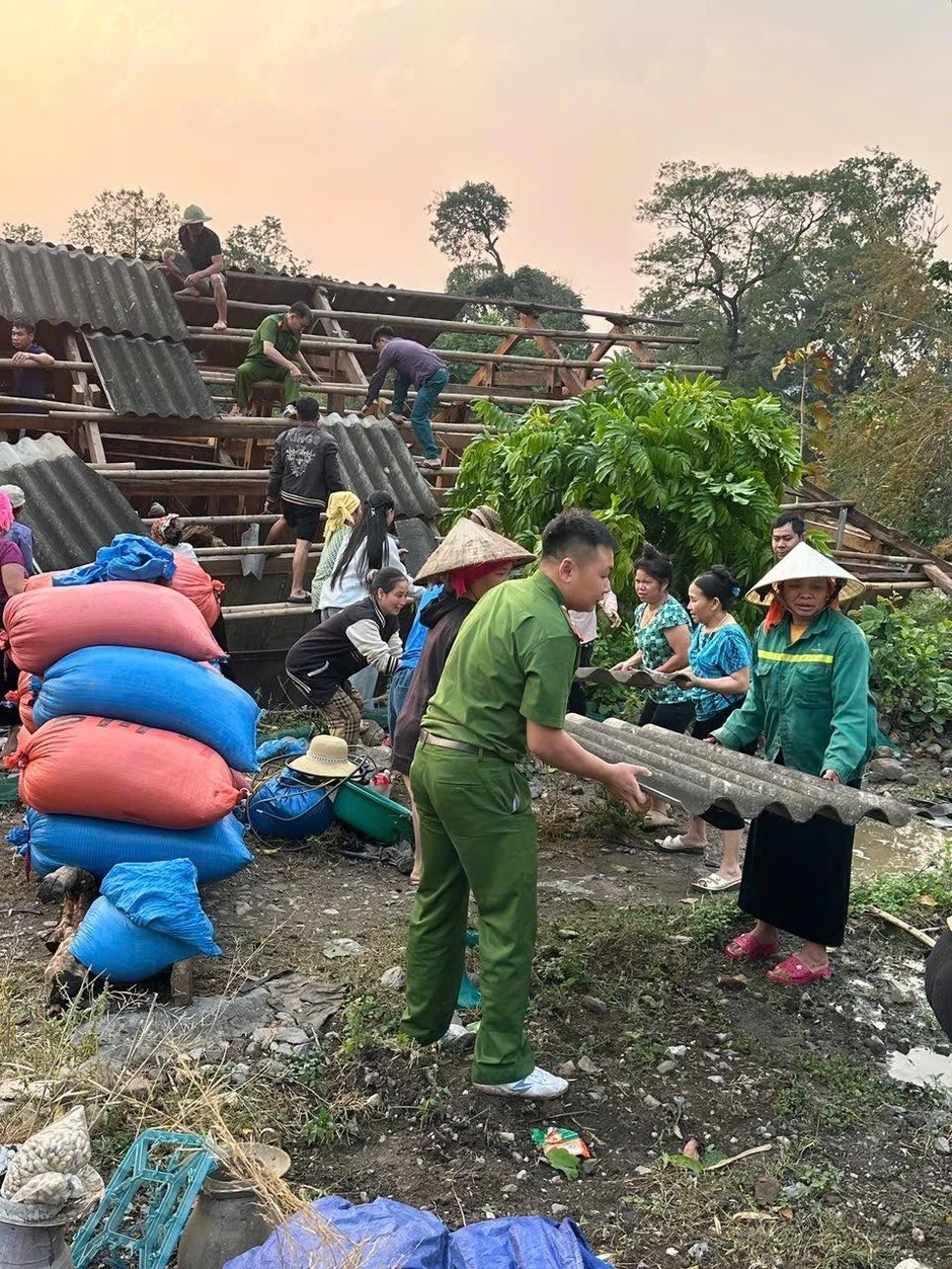 Sơn La khẩn trương hỗ trợ người dân khắc phục hậu quả do dông lốc Sơn La khẩn trương hỗ trợ người dân khắc phục hậu quả do dông lốc
