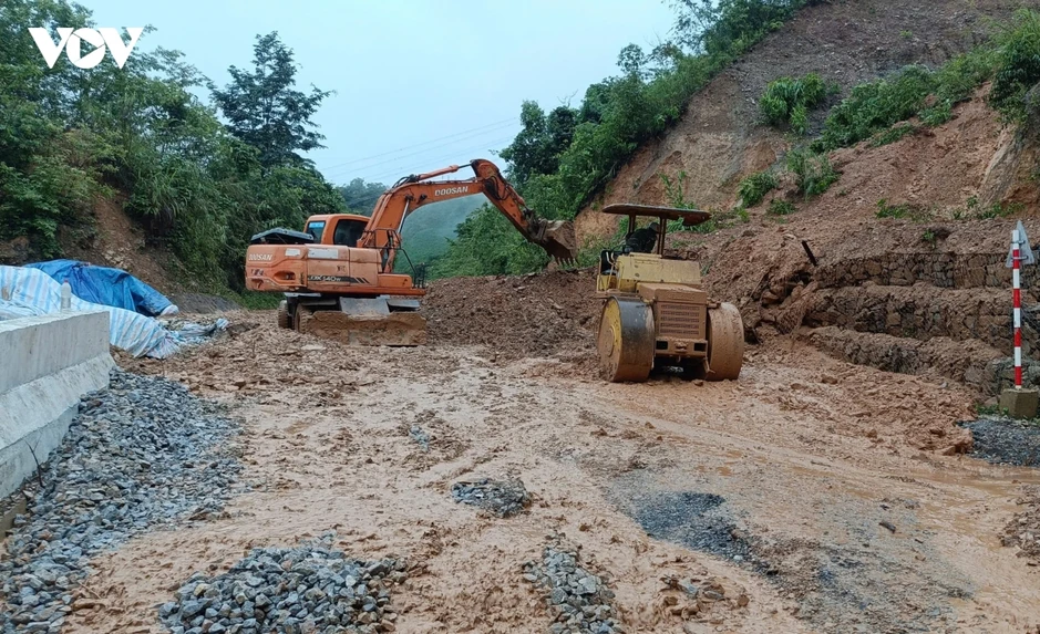Sơn La nỗ lực tu sửa, khôi phục đường giao thông sau mưa lũ Sơn La nỗ lực tu sửa, khôi phục đường giao thông sau mưa lũ