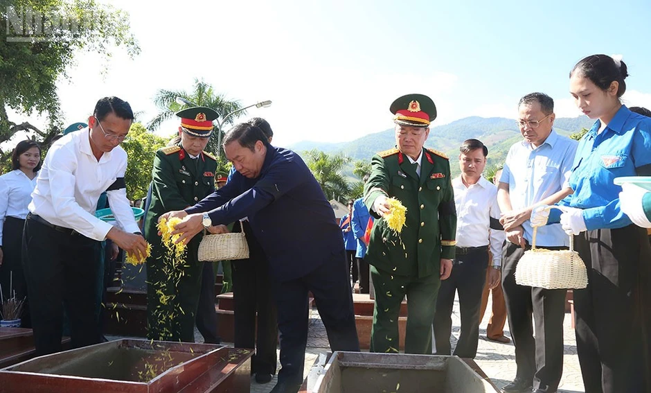 Sơn La tổ chức trang trọng lễ viếng và truy điệu, an táng 2 liệt sĩ Sơn La tổ chức trang trọng lễ viếng và truy điệu, an táng 2 liệt sĩ