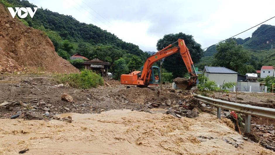 Sơn La vừa khắc phục hậu quả, vừa ứng phó mưa lớn trên các tuyến giao thông Sơn La vừa khắc phục hậu quả, vừa ứng phó mưa lớn trên các tuyến giao thông