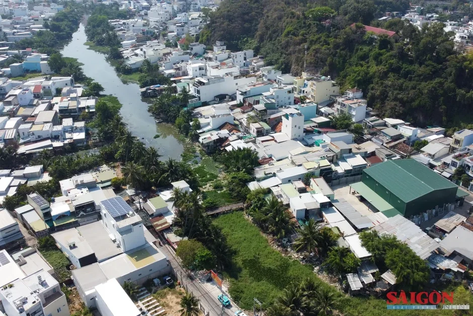 Sông Kim Bồng ở Nha Trang ô nhiễm nặng Sông Kim Bồng ở Nha Trang ô nhiễm nặng