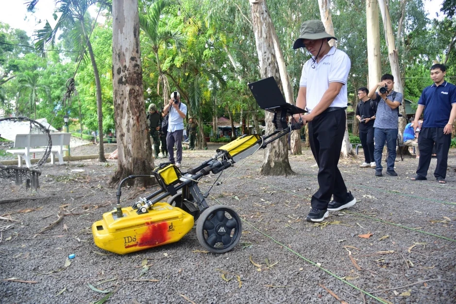 Sóng radar và ảnh điện ghi nhận địa chất bất thường trong Công viên Lê Thị Riêng