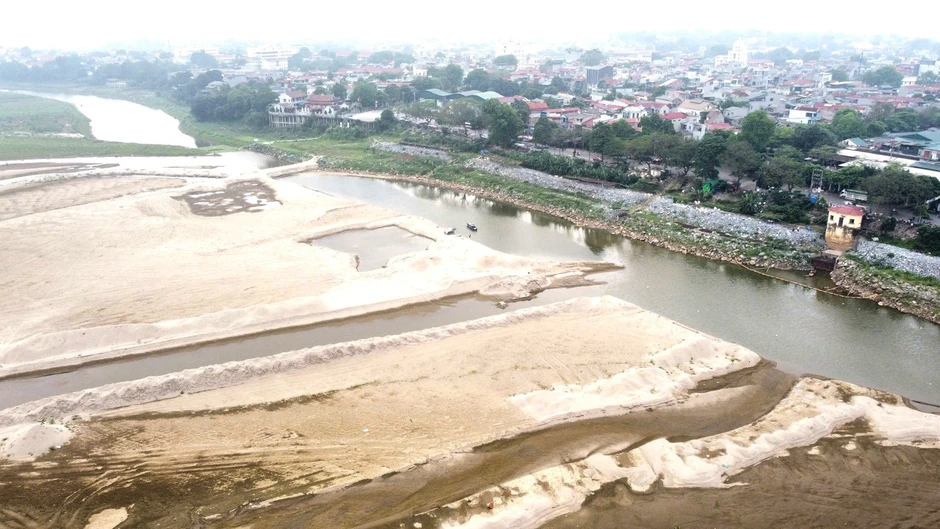 Sông Thao cạn trơ đáy Sông Thao cạn trơ đáy