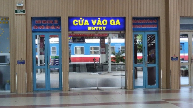 Sự cố sà lan va cầu Ghềnh: Ngành đường sắt tổ chức chuyển tải hơn 1.500 hành khách Sự cố sà lan va cầu Ghềnh: Ngành đường sắt tổ chức chuyển tải hơn 1.500 hành khách