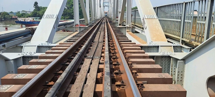 Sự cố sà lan va cầu Ghềnh: Ngành đường sắt tổ chức chuyển tải hơn 1.500 hành khách Sự cố sà lan va cầu Ghềnh: Ngành đường sắt tổ chức chuyển tải hơn 1.500 hành khách