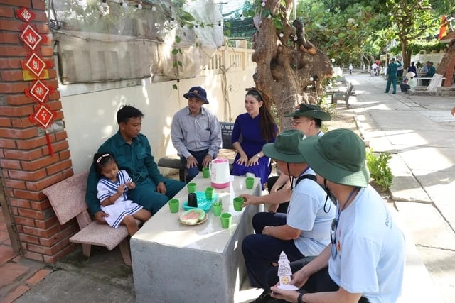 Sự cống hiến của y bác sĩ là nguồn nội lực mạnh mẽ để phát triển hệ thống y tế biển đảo Sự cống hiến của y bác sĩ là nguồn nội lực mạnh mẽ để phát triển hệ thống y tế biển đảo