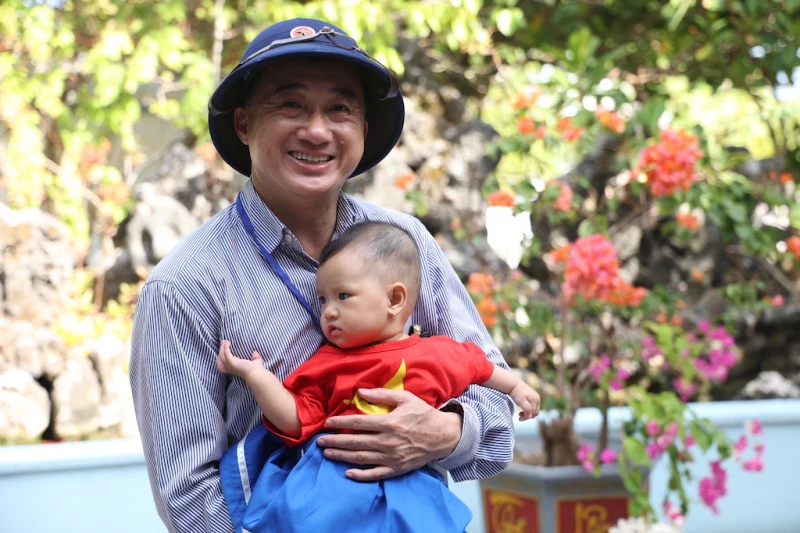 Sự cống hiến của y bác sĩ là nguồn nội lực mạnh mẽ để phát triển hệ thống y tế biển đảo Sự cống hiến của y bác sĩ là nguồn nội lực mạnh mẽ để phát triển hệ thống y tế biển đảo