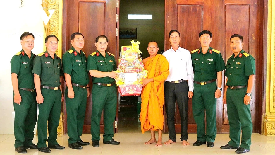 Sư đoàn 330, Quân khu 9 thăm, chúc Tết Chôl Chnăm Thmây năm 2026 Sư đoàn 330, Quân khu 9 thăm, chúc Tết Chôl Chnăm Thmây năm 2026