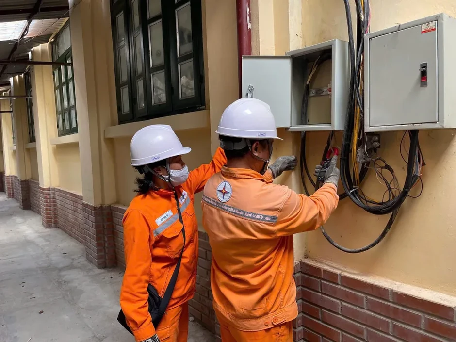 Sử dụng điện lập kỷ lục với công suất vượt 58.000MW Sử dụng điện lập kỷ lục với công suất vượt 58.000MW