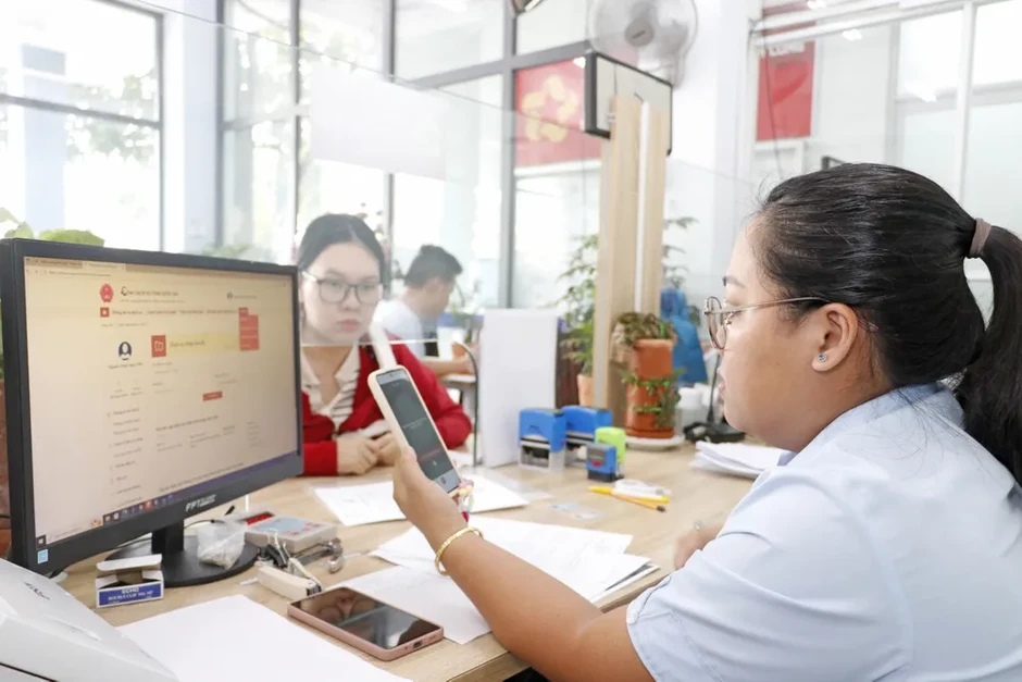 Sử dụng lại dữ liệu, cắt giảm thủ tục: Giảm thời gian, tạo thuận lợi cho người dân Sử dụng lại dữ liệu, cắt giảm thủ tục: Giảm thời gian, tạo thuận lợi cho người dân