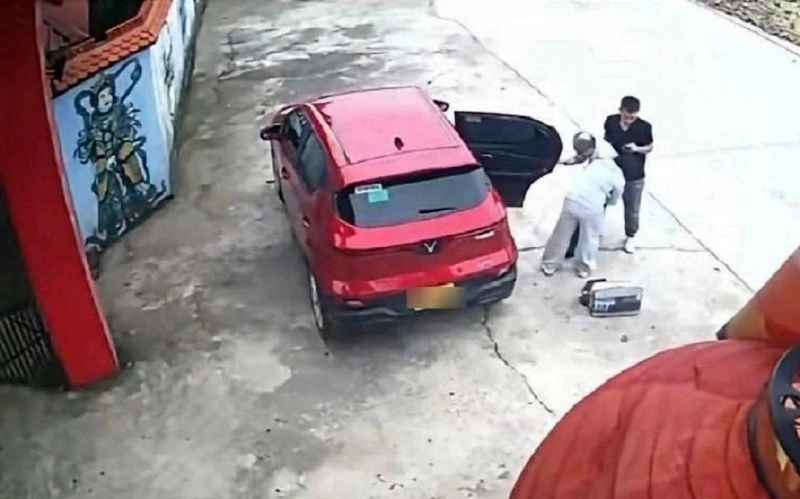 Sự thật vụ việc cụ ông ngoài 70 tuổi bị người thân lén đưa đến chùa rồi bỏ lại Sự thật vụ việc cụ ông ngoài 70 tuổi bị người thân lén đưa đến chùa rồi bỏ lại