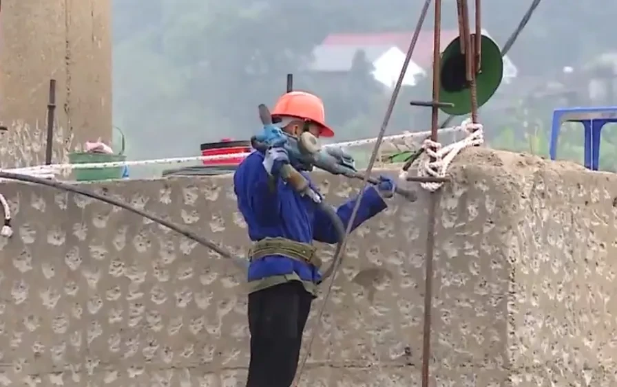 Sửa chữa trụ cầu sông Lô chậm tiến độ Sửa chữa trụ cầu sông Lô chậm tiến độ