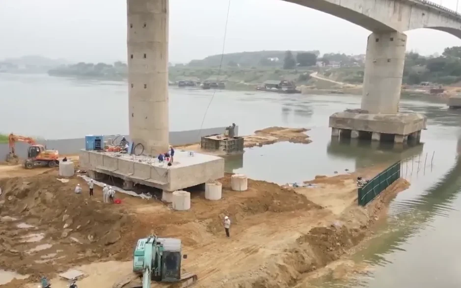 Sửa chữa trụ cầu sông Lô chậm tiến độ Sửa chữa trụ cầu sông Lô chậm tiến độ