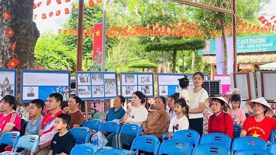 Tái hiện không gian Quảng trường Ba Đình năm 1945 bằng công nghệ VR tại Nghệ An