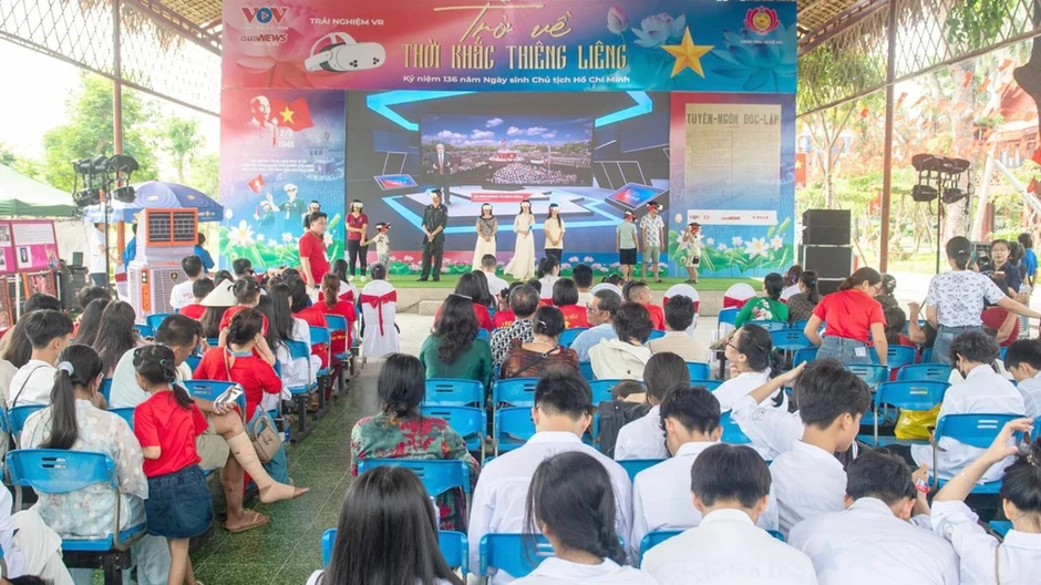 Tái hiện không gian Quảng trường Ba Đình năm 1945 bằng công nghệ VR tại Nghệ An