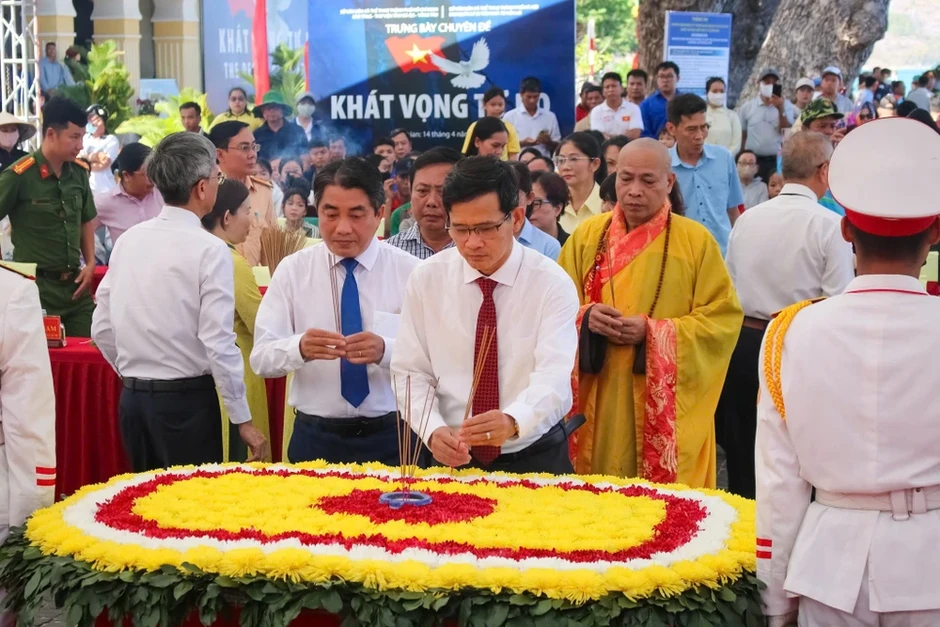 Tái hiện lịch sử 'kết bè vượt ngục' qua hội thi đua bè trên biển Côn Đảo