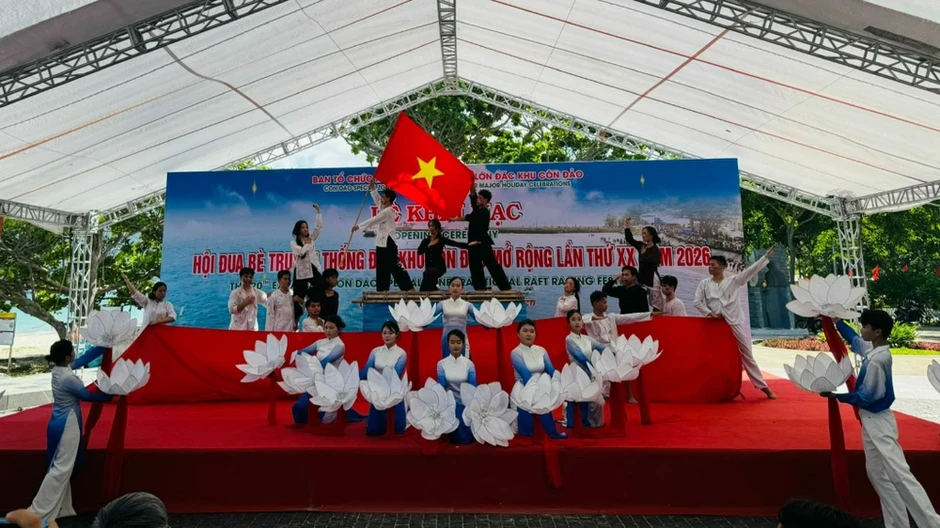 Tái hiện lịch sử 'kết bè vượt ngục' qua hội thi đua bè trên biển Côn Đảo