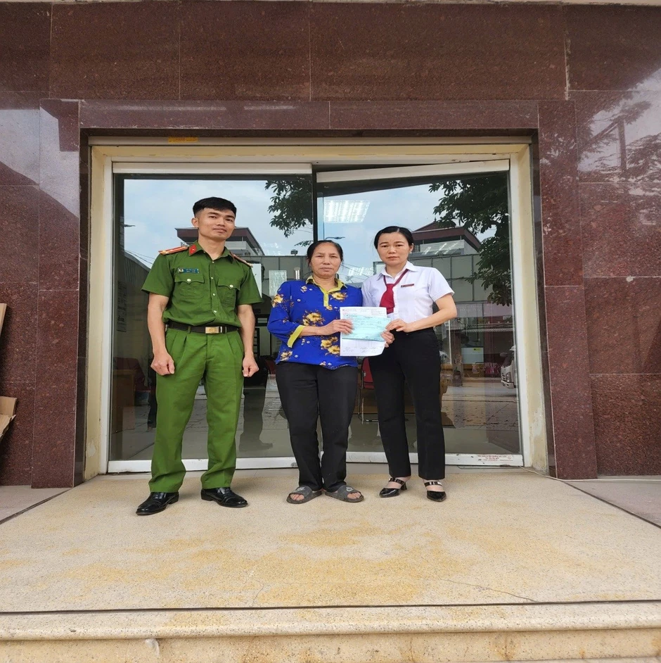 Tài khoản ngân hàng của người phụ nữ SN 1962 bất ngờ có giao dịch 20 triệu đồng, công an nhanh chóng vào cuộc xác minh Tài khoản ngân hàng của người phụ nữ SN 1962 bất ngờ có giao dịch 20 triệu đồng, công an nhanh chóng vào cuộc xác minh