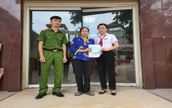 Tài khoản ngân hàng của người phụ nữ SN 1962 bất ngờ có giao dịch 20 triệu đồng, công an nhanh chóng vào cuộc xác minh