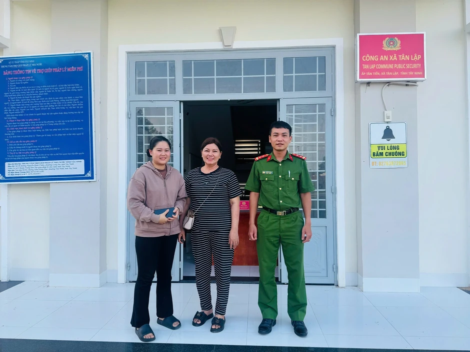 Tài khoản phát sinh giao dịch 250 triệu đồng, người phụ nữ SN 1997 lập tức đưa bà Huỳnh Thị Mười đến công an Tài khoản phát sinh giao dịch 250 triệu đồng, người phụ nữ SN 1997 lập tức đưa bà Huỳnh Thị Mười đến công an