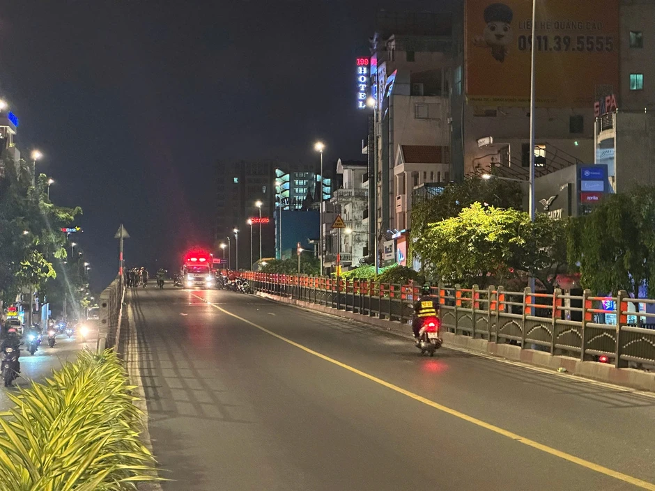 Tai nạn liên hoàn ở khu vực sân bay Tân Sơn Nhất làm 1 người tử vong Tai nạn liên hoàn ở khu vực sân bay Tân Sơn Nhất làm 1 người tử vong