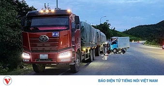 Tai nạn giữa xe tải và xe đầu kéo ở Hà Tĩnh khiến một người tử vong