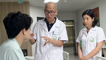 Tai nạn hy hữu, nam thanh niên bị 2 chiếc đũa đâm sâu vào hai mắt