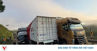 Tai nạn liên hoàn giữa 4 ô tô ở Đà Nẵng