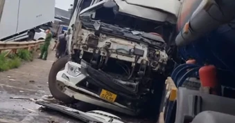 Tai nạn liên hoàn khiến Quốc lộ 14 đoạn qua thành phố Đồng Nai ùn tắc kéo dài