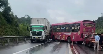 Tai nạn liên hoàn trên cao tốc Nội Bài - Lào Cai