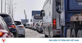 Tai nạn liên tiếp, cao tốc TP.HCM - Long Thành kẹt cứng phương tiện ngày cuối lễ