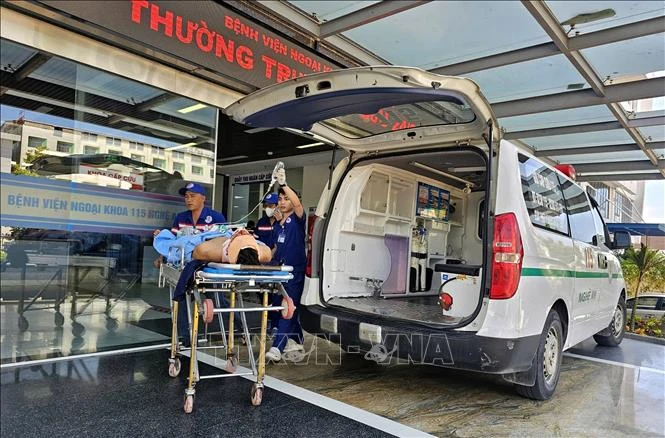 Tai nạn trên cao tốc Diễn Châu - Bãi Vọt khiến trên 20 người nhập viện Tai nạn trên cao tốc Diễn Châu - Bãi Vọt khiến trên 20 người nhập viện