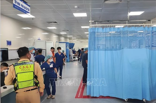 Tai nạn trên cao tốc Diễn Châu - Bãi Vọt khiến trên 20 người nhập viện Tai nạn trên cao tốc Diễn Châu - Bãi Vọt khiến trên 20 người nhập viện