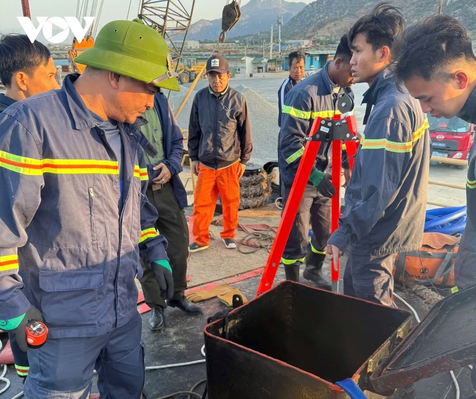 Tai nạn trên tàu thủy chở hàng ở tỉnh Khánh Hòa, 3 người tử vong Tai nạn trên tàu thủy chở hàng ở tỉnh Khánh Hòa, 3 người tử vong