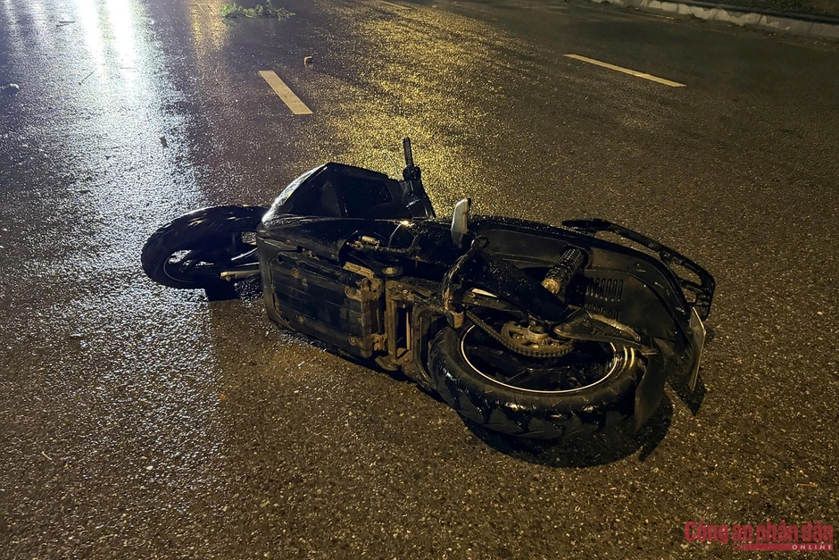 Tai nạn trong đêm mưa, đôi nam nữ đi xe máy tử vong Tai nạn trong đêm mưa, đôi nam nữ đi xe máy tử vong