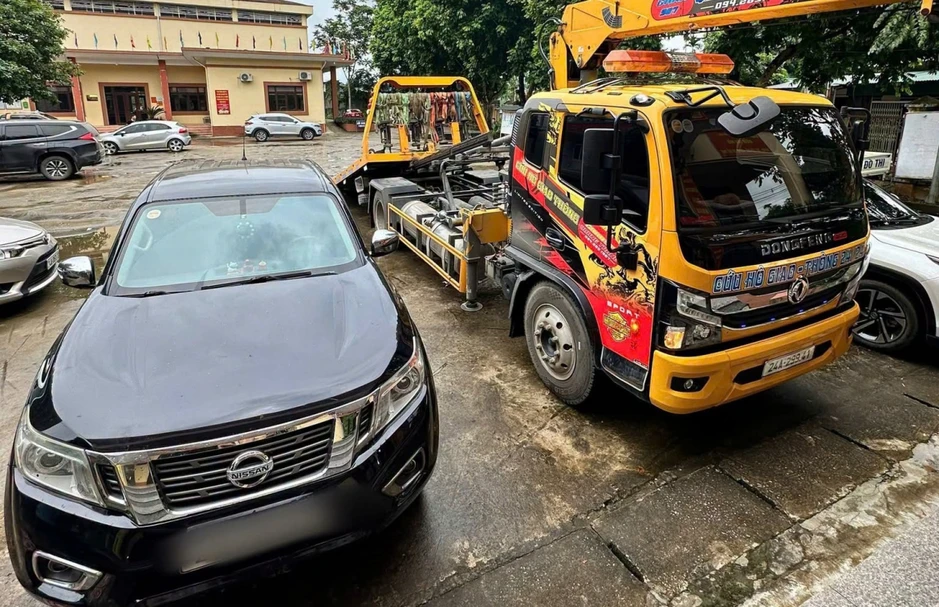 Tài xế không có bằng lái, phi xe ô tô "như tên bay" qua mặt CSGT Tài xế không có bằng lái, phi xe ô tô "như tên bay" qua mặt CSGT