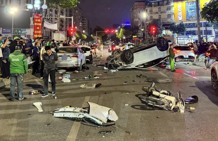 Tài xế Lexus tông hàng loạt ô tô và xe máy bị khởi tố Tài xế Lexus tông hàng loạt ô tô và xe máy bị khởi tố