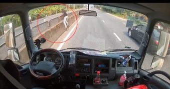 Tài xế ‘liều’ dừng xe giữa quốc lộ cứu bé gái thoát tình huống nguy hiểm