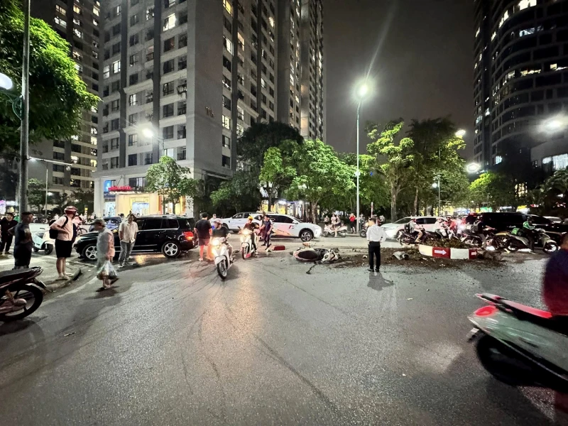 Tài xế ô tô đâm nhiều xe máy ở Hà Nội vi phạm nồng độ cồn Tài xế ô tô đâm nhiều xe máy ở Hà Nội vi phạm nồng độ cồn