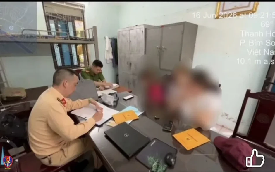 Tài xế ô tô không bằng lái, hết đăng kiểm chạy cao tốc bị phạt hơn 31 triệu đồng Tài xế ô tô không bằng lái, hết đăng kiểm chạy cao tốc bị phạt hơn 31 triệu đồng