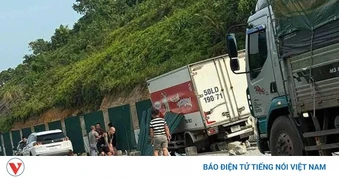 Tài xế tử vong sau khi ô tô đâm vào hộ lan trên cao tốc Nội Bài - Lào Cai