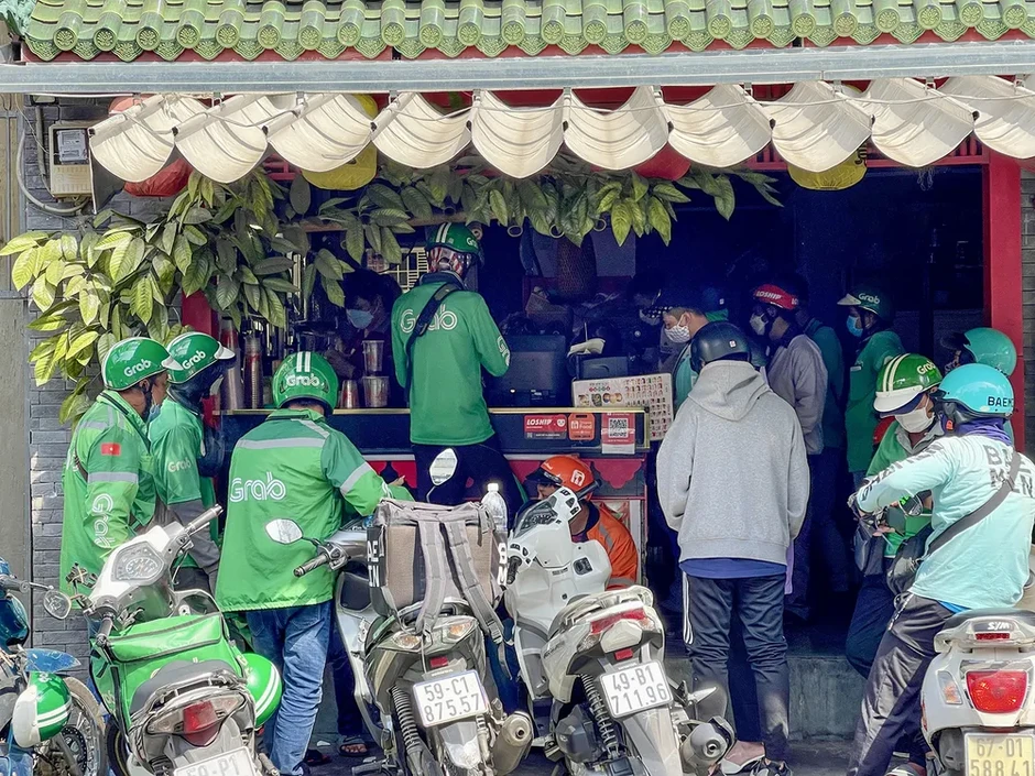 Tài xế xe công nghệ cần “tấm lưới” an sinh