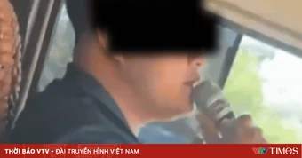 Tài xế xe khách vừa lái xe, vừa hát karaoke bị xử phạt