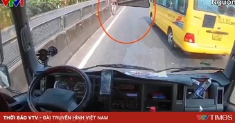 Tài xế xe tải phanh gấp, lao ra xuống cứu bé gái giữa Quốc lộ 1