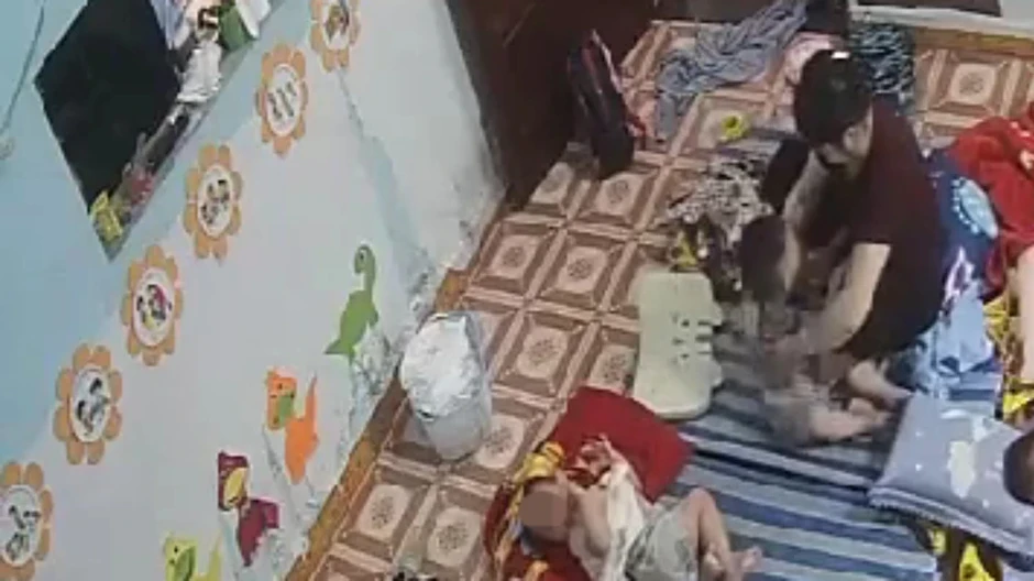 Tạm đình chỉ cơ sở mầm non sau clip nghi bạo hành trẻ lan truyền trên mạng Tạm đình chỉ cơ sở mầm non sau clip nghi bạo hành trẻ lan truyền trên mạng
