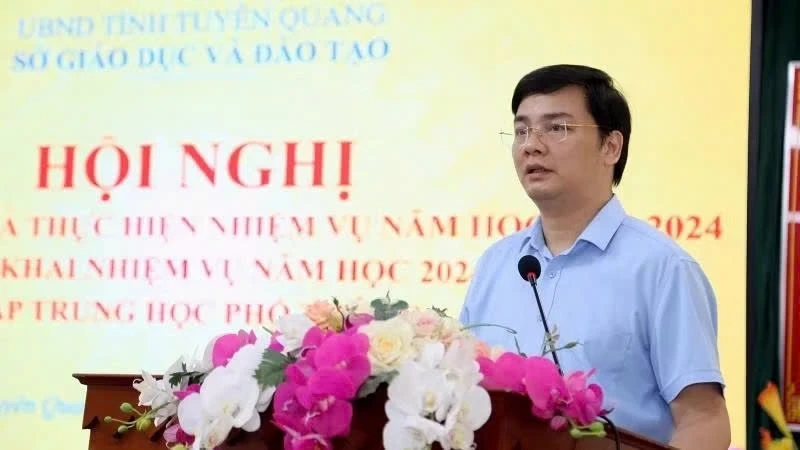 Tạm đình chỉ công tác giám đốc Sở GD&ĐT Tuyên Quang Vũ Đình Hưng Tạm đình chỉ công tác giám đốc Sở GD&ĐT Tuyên Quang Vũ Đình Hưng